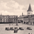 Masarykovo n�m�st�  s vozy Taxislu�by