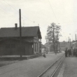 V�z jedouc� z Karvin� do Ostravy ve stanici Radvanice. Dnes stoj� v t�chto m�stech potraviny.